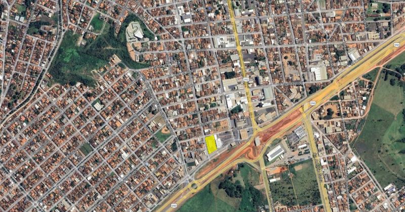 Fachada do imóvel IMÓVEL COMERCIAL À VENDA – ÁREA COM 1.800 m² CONSTRUÍDOS NA AV. L1, BAIRRO JK – CATALÃO/GO